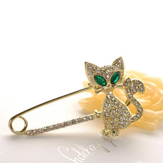 Fit-to-Kill Kitty Brooch  Gold - One Size