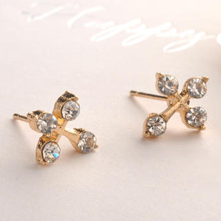 Fit-to-Kill Diamond Cross Earring  Gold - One Size
