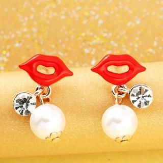 Trend Cool Faux-Pearl Hot Lips Earrings