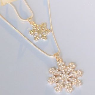 Seoul Young Snowflake Rhinestone Necklace