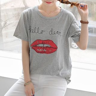 Lina Lips Lettering T-Shirt