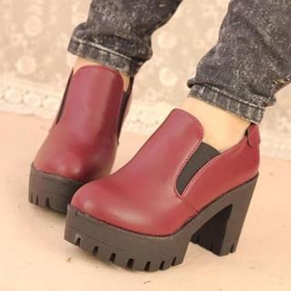 IYATO Chunky-Heel Platform Pumps