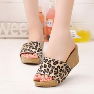 Shoetown Leopard Print Platform Slide Sandals