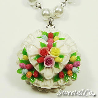 Sweet & Co. White Double Layer Color Rose Cake Pearl Necklace