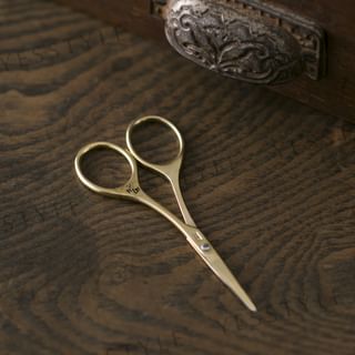 Kai - Seki Mago Roku Golden Eyebrow Scissors 1 Pc