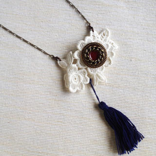 MyLittleThing Vintage Lace 2-way Necklace/Brooch (Navy) One Size