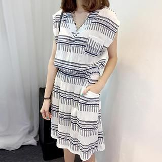 Little V Pattern Sleeveless Dress