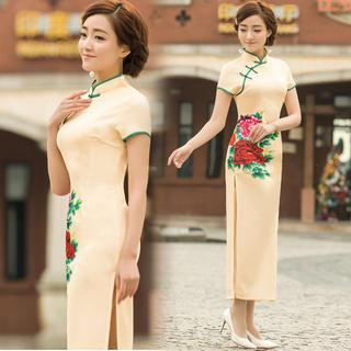 Bridal Workshop Floral Embroidered Short Sleeves Cheongsam