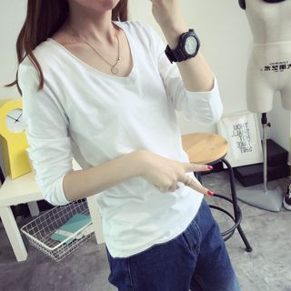 Qimi Long-Sleeve V-neck T-shirt