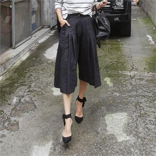 LIPHOP Pleated Wide-Leg Cropped Pants