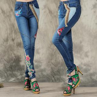 Sayumi Embroidered Applique Washed Jeans