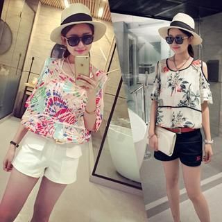 Small Mosquitoes Cutout Short-Sleeve Print Top