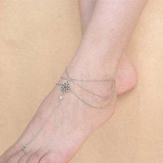 Seirios Cutout Rhinestone Anklet With Toe Ring