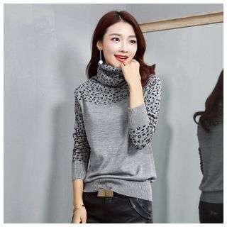 Mistee Turtleneck Leopard Knit Top