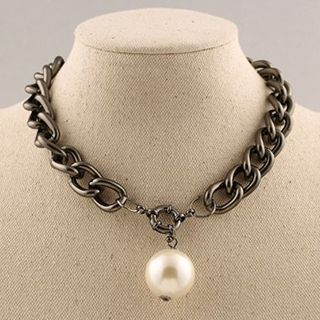 Oohlala! Faux Pearl Necklace