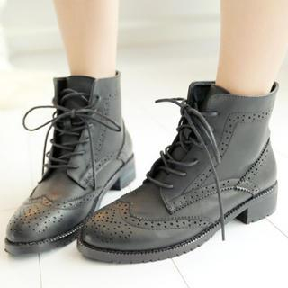 Pangmama Wing-Tip Lace-Up Ankle Boots