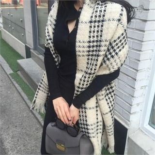LIPHOP Fringed Check Knit Scarf