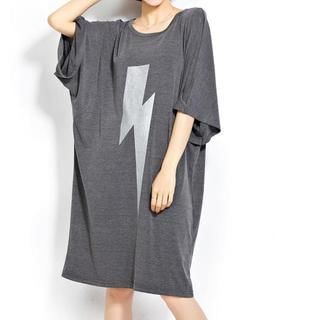 Sayumi Short-Sleeve Lightning Print Shift Dress