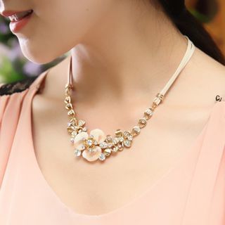 Dara Rhinestone Flower Necklace