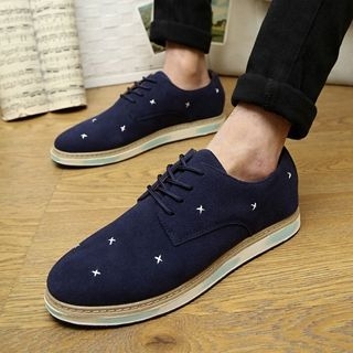 Chariot Embroidered Casual Shoes