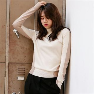 MAGJAY Turtle-Neck Contrast-Trim Knit Top