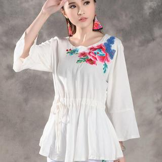 Sayumi 3/4-Sleeve Floral Embroidered Top