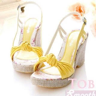 Knot-Accent Wedges