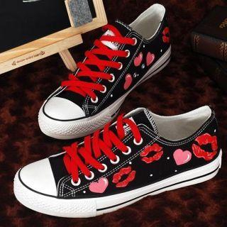 HVBAO Painted-Lip Lace-Up Sneakers