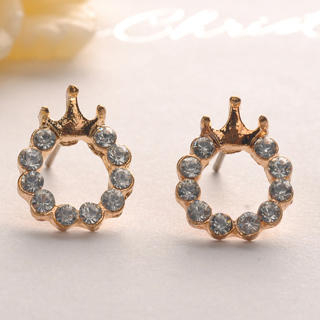 Fit-to-Kill Diamond Crown Earrings - Gold Gold - One Size