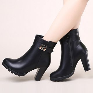 DUSTO Chunky Heel Buckled Ankle Boots