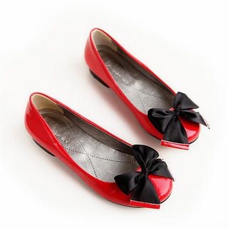 Ribbon-Accent Flats