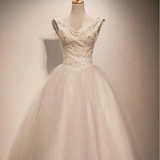 Beautiful Wedding Sleeveless Lace Wedding Ball Gown