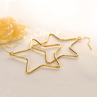 Fit-to-Kill Star Earrings  Gold - One Size