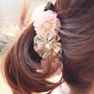 kitsch island Flower Hair Clamp
