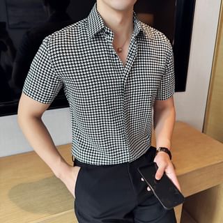 Short-Sleeve Houndstooth Shirt