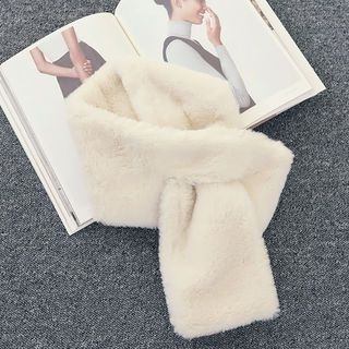 DANI LOVE Faux-Fur Keyhole Scarf