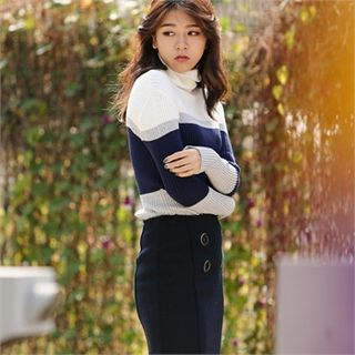 MAGJAY Turtle-Neck Color-Block Knit Top