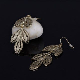Seirios Cutout Leaf Earrings