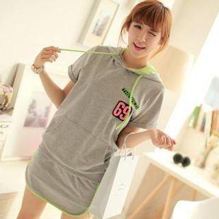 Chuvivi Set: Cuffed Short-Sleeve Hoodie + Piped Skort