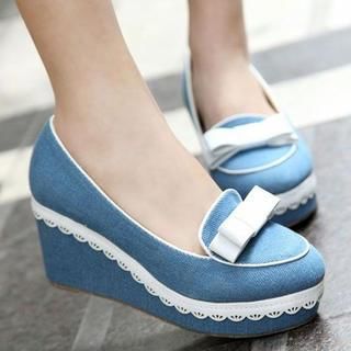 Pangmama Bow-Accent Denim Wedge Pumps