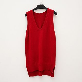 Polaris Sleeveless V-neck Knit Top