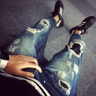 JUN.LEE Distressed Washed Jeans