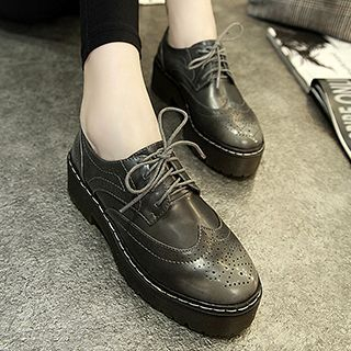 Mancienne Platform Wing-Tip Oxford Shoes