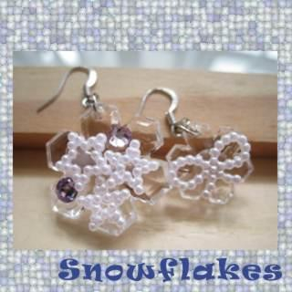 Fit-to-Kill Big and Small Snowflake Earrings