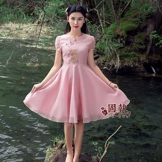 GU ZHI Short-Sleeve Embroidered A-Line Dress