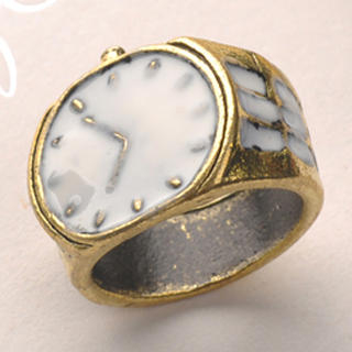 Fit-to-Kill Vintage Watch Ring - White White - One Size