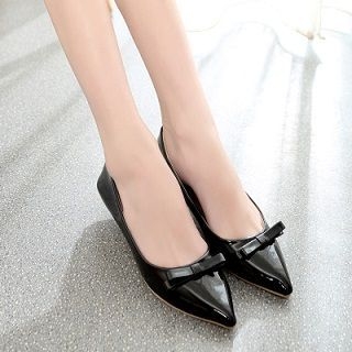 One100 Bow-Accent Pointy-Toe Flats
