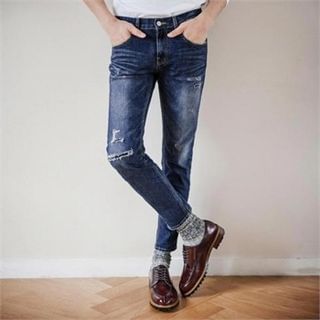 TOMONARI Distressed Tapered Jeans