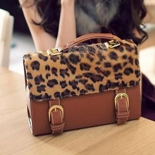 Leopard Print-Flap Buckled Shoulder Bag