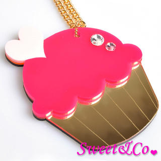 Sweet & Co. Sweet&Co. XL Mirror Fuchisa Cupcake Gold Necklace Gold - One Size